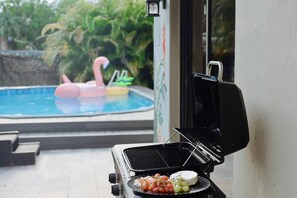 Perfect for enjoying a barbecue with friends.