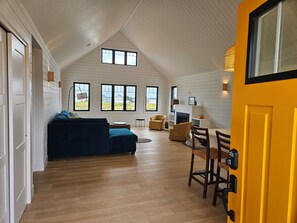Entrance \ Living Room