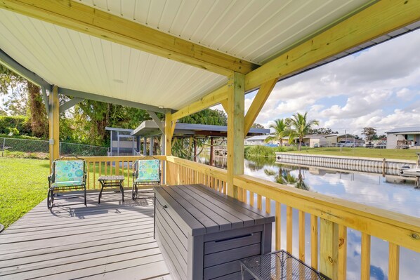 Okeechobee Vacation Rental | 2BR | 1BA | 1,100 Sq Ft | Steps Required