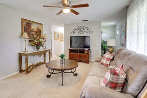 Living Room | Flat-Screen TV | Central A/C | Free WiFi