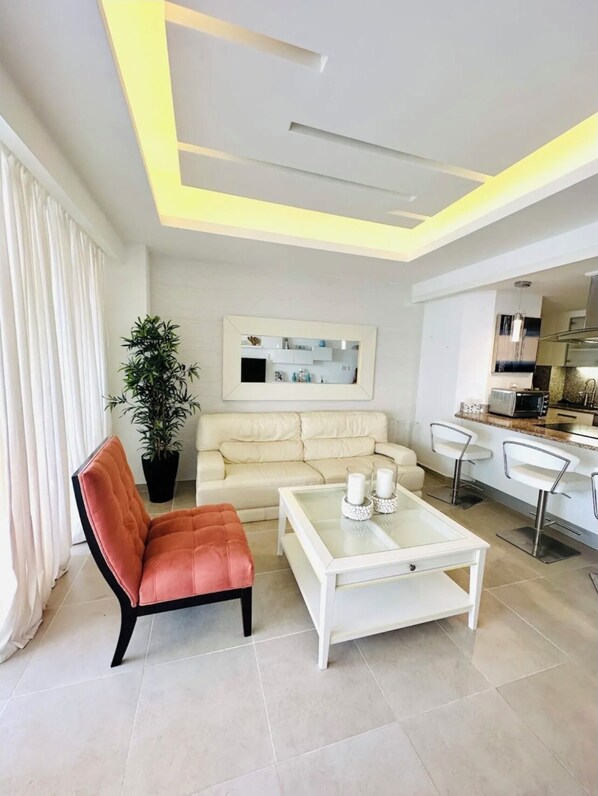 Sala Principal >Sea View With Balcony> Open kiTchen > TvSmart +WiFi