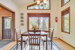 Dining Area | Dishware/Flatware | Trash Bags/Paper Towels
