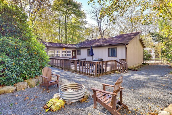 Tobyhanna Vacation Rental | 4BR | 2BA | 1,575 Sq Ft | Stairs Required