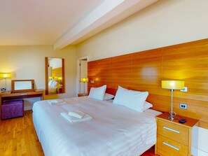   Castlemartyr Holiday Lodges, Modern Pet Friendly Holiday Accommodation in Castlemartyr, County Cork