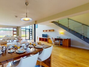   Castlemartyr Holiday Lodges, Modern Pet Friendly Holiday Accommodation in Castlemartyr, County Cork