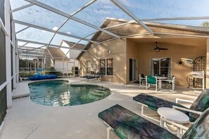 Pool & Lanai with sun loungers