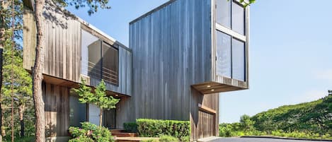 Welcome to your Outer Cape modern retreat!