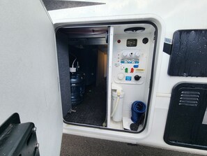 storage and water hook up