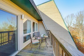 Balcony | Seating | 2-Story Townhome