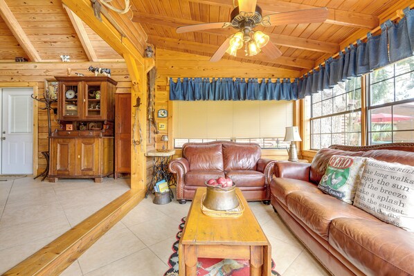 Okeechobee Vacation Rental | 2BR | 1BA | 1,000 Sq Ft | Small Step for Entry