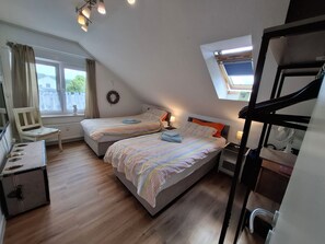 Schlafzimmer 2