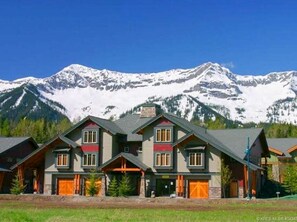 Pinnacle Ridge Chalets l 5 Minute Drive to Fernie Alpine Resort