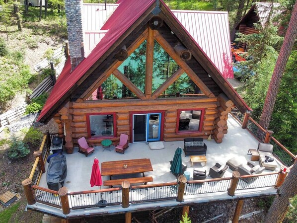 Huge Wraparound Deck