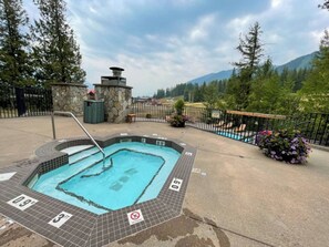Hot Tubs l Common Area