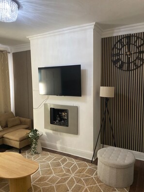 Bright and open Living Room with plenty of space and a neutral-toned theme 