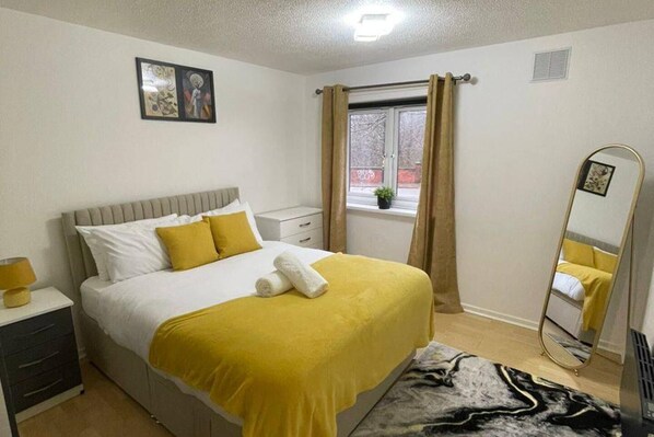 Full bedroom