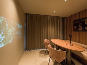 [Facilities and Equipment] Portable projector available. Watch videos anywhere you like.