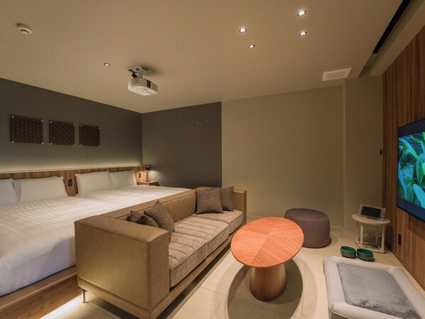 [Living room (F)] A living room where you can relax with your dog