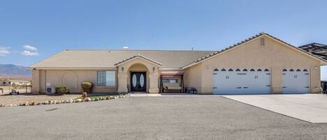 Pahrump Vacation Rental | 4BR | 2BA | Half Step Required | 2,800 Sq Ft
