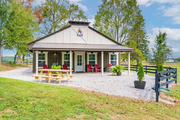 Loretto Vacation Rental | 2BR | 3BA | 1,740 Sq Ft | Half Step Required