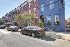 Building Exterior | Street Parking