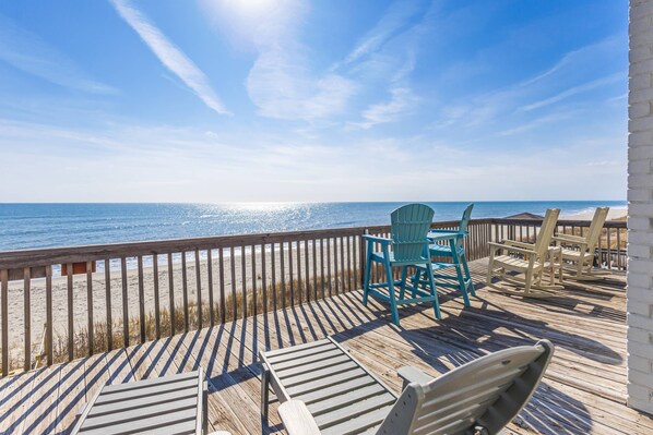 Relax on the expansive top deck with stunning ocean views! Perfect for morning coffee or sunset cocktails.