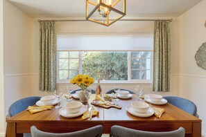 Dining area seats 6.
