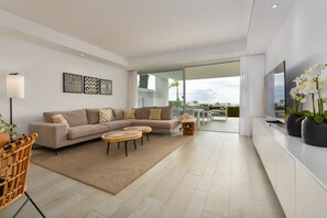Living room (2)