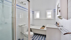 Bali Huts Escape | Bathroom | Bathtub