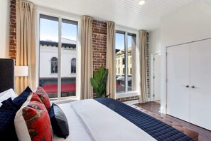 Master king bedroom