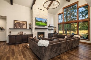 Snowbeary Lodge: - 75" smart TV with surround sound and a gas fireplace.