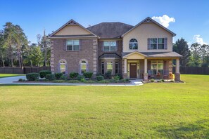 2-Story House | Self Check-In | 24 Mi to Downtown Atlanta