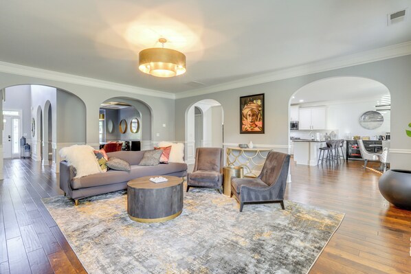 Fayetteville Vacation Rental | 5BR | 4BA | 4,306 Sq Ft | 1 Step Required