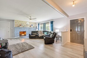 Living Room | Free WiFi | Central Heating & A/C