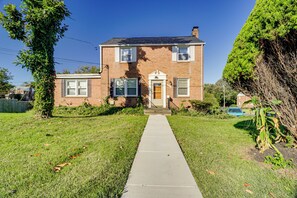 Property Exterior | Shared Driveway (2 Vehicles)