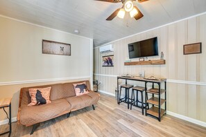 Living Space | Free WiFi | Central A/C & Heating