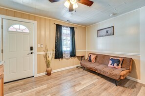 Living Room | Full Futon | Smart TV