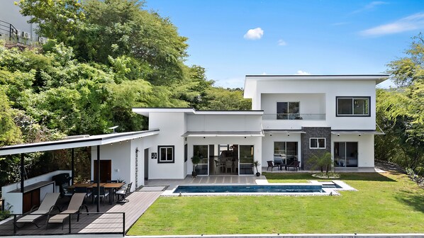 Villa Oceano for rent in Playas del Coco. Great Garden and BBQ area with Privacy