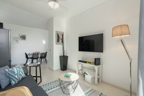 Livingroom and dining area