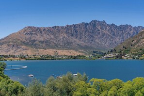 Spectacular views of the Remarkable Mountains and Lake Wakatipu!

You will absolutely love soaking in the views while you relax after a wonderful day of exploring Queenstown!