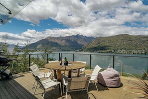 Imagine the incredible meals you are going to enjoy on that huge deck with jaw-dropping views of the Remarkables Mountains and Lake Wakatipu