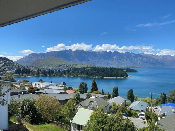 Enjoy world-class, uninterrupted views of the Remarkables Mountain Range and Lake Wakatipu!

And only 800 metres to walk into the centre of Queenstown!

A perfect spot to watch the New Year's fireworks as well as the boats and activity on the lake!