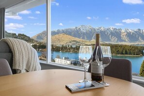 You will have a marvellous time, enjoying the fantastic views, sipping wine and enjoying some delicious chocolate.