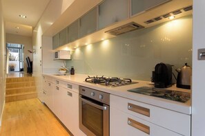 Full kitchen