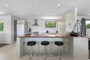 An inviting island, ideal for sitting and chatting while you cook