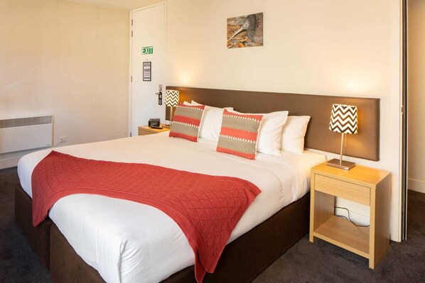 Large Spacious Bedroom