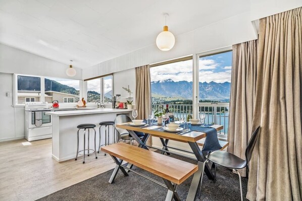 Enjoy world class views of the Remarkables and Lake Wakatipu from the open plan kitchen and dining room.


