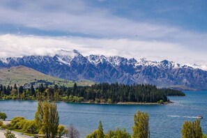 Enjoy the world class views of the Remarkables Mountain range and Lake Wakatipu.  

The town centre of Queenstown is a short ten minute walk away.  
