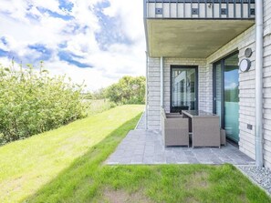 Himmel, Schatten, Grundstueck, Hütte, Abstellgleis, Fassade, Wohngebiet, Landschaft, Dach, Gras