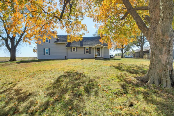 Drexel Vacation Rental | 2BR | 2BA | 1,550 Sq Ft | 2 Steps Required